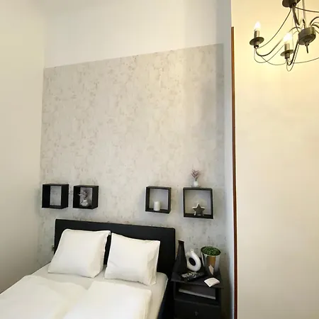 Vaczi Relax Boutique Suits *